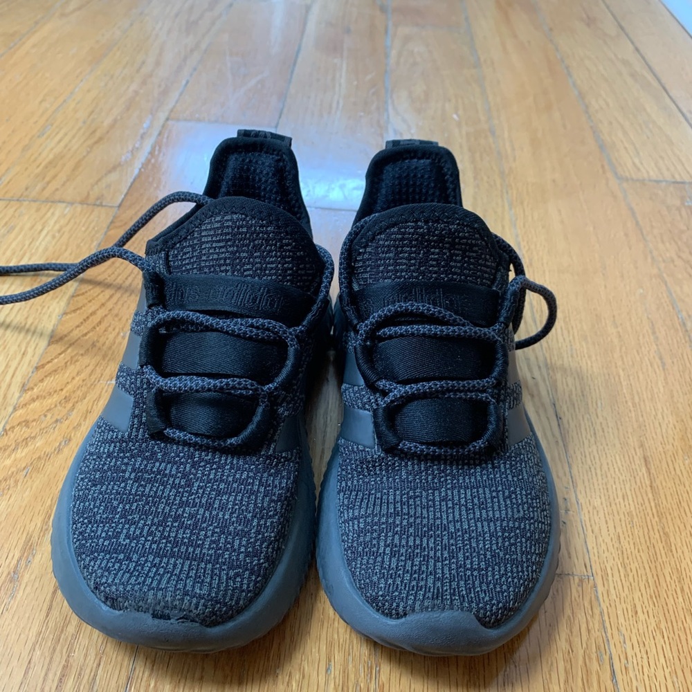 Adidas kaptir boys sz. 12.5